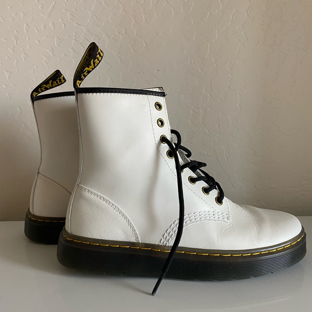 Dr. Martens White Zavala